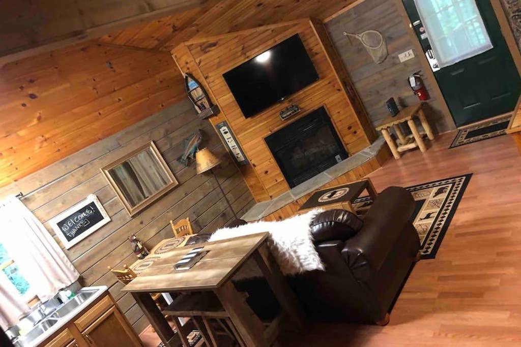 The Fishing Hole Cabin - Sage Vacations 蓋特林堡 外观 照片