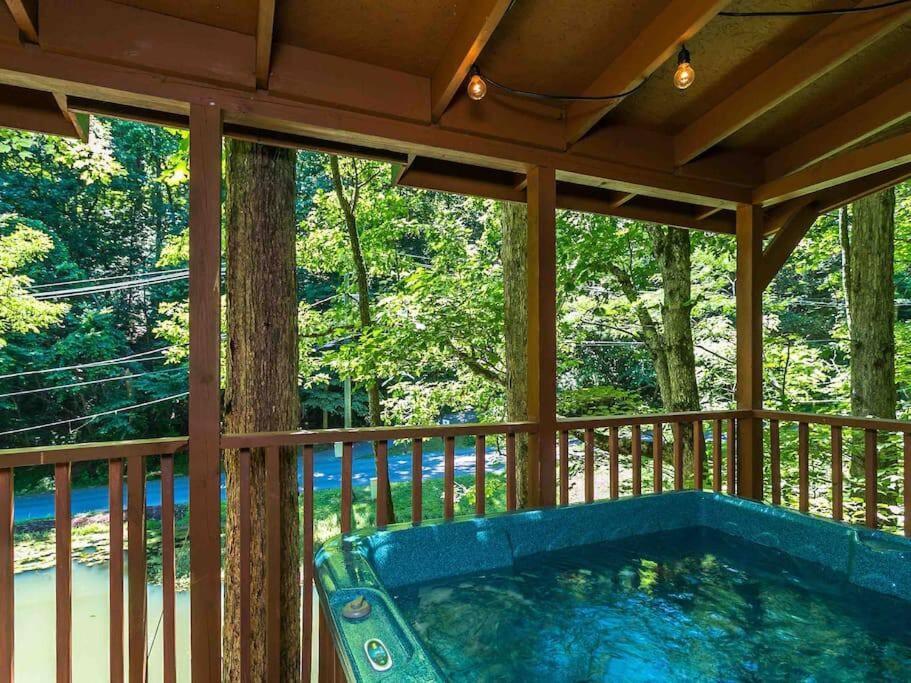 The Fishing Hole Cabin - Sage Vacations 蓋特林堡 外观 照片